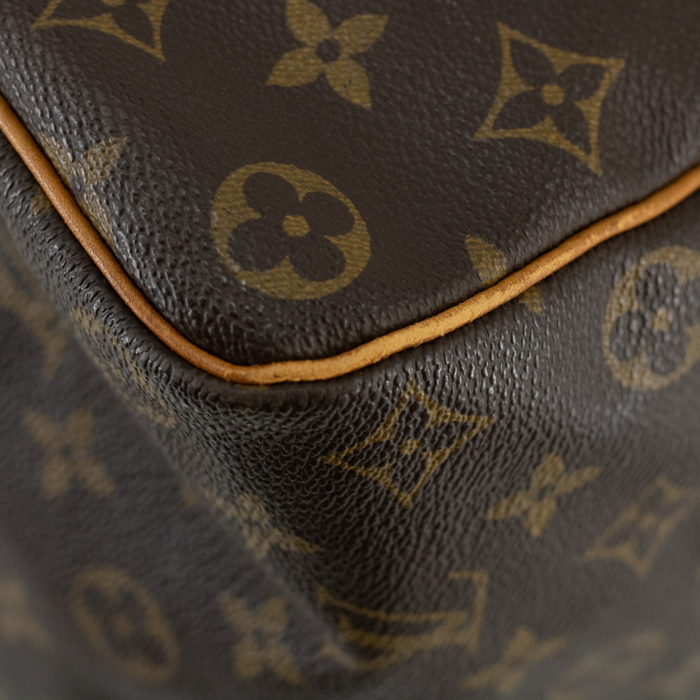 Louis Vuitton Monogram Canvas Speedy 40 