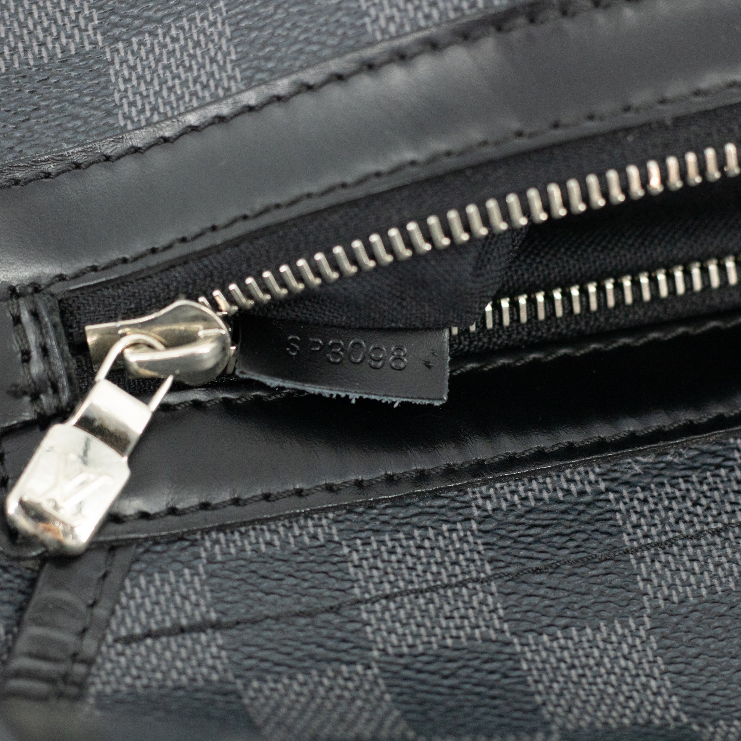 Louis Vuitton Damier Graphite Daniel MM Shoulder Bag 